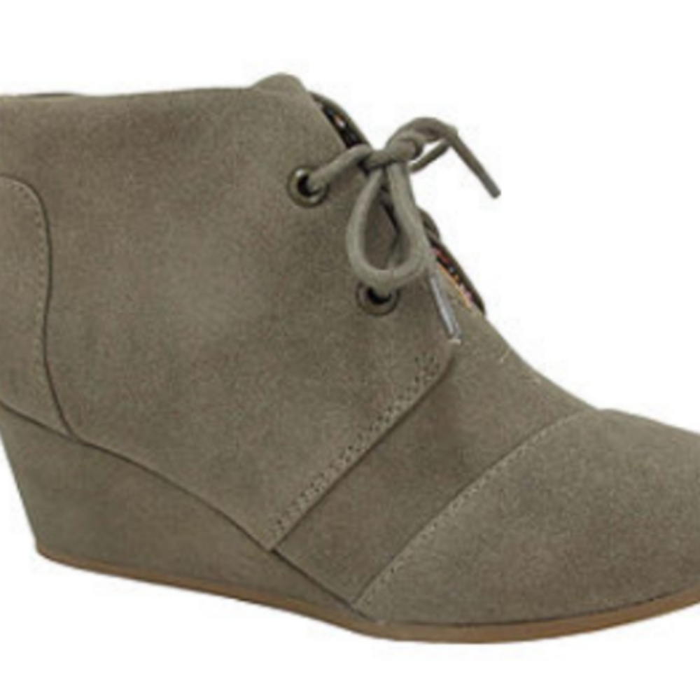 Little girls boots:)